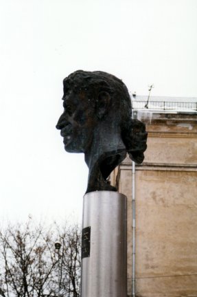 statue1.jpg